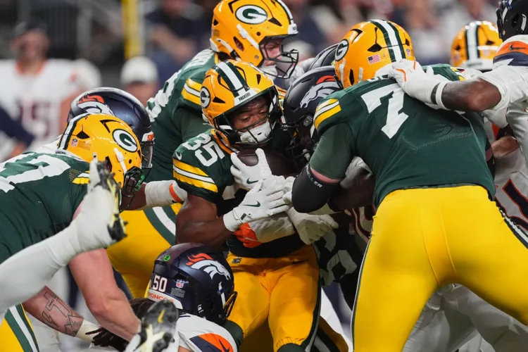 Bo Nix shines in return from broken ankle, but Broncos fall to Packers 33-13